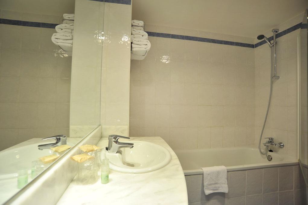 Travelodge Madrid Alcalá de Henares Екстериор снимка