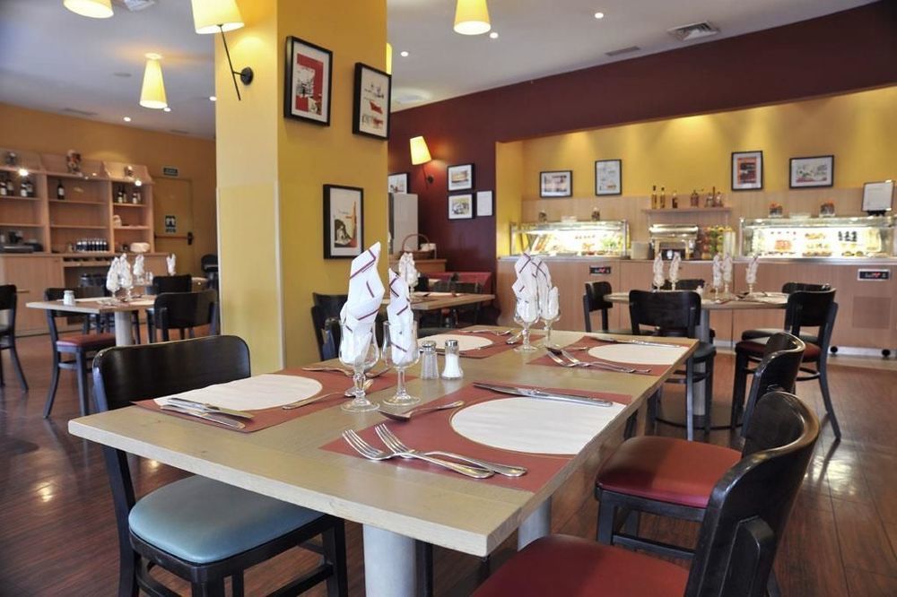 Travelodge Madrid Alcalá de Henares Ресторант снимка