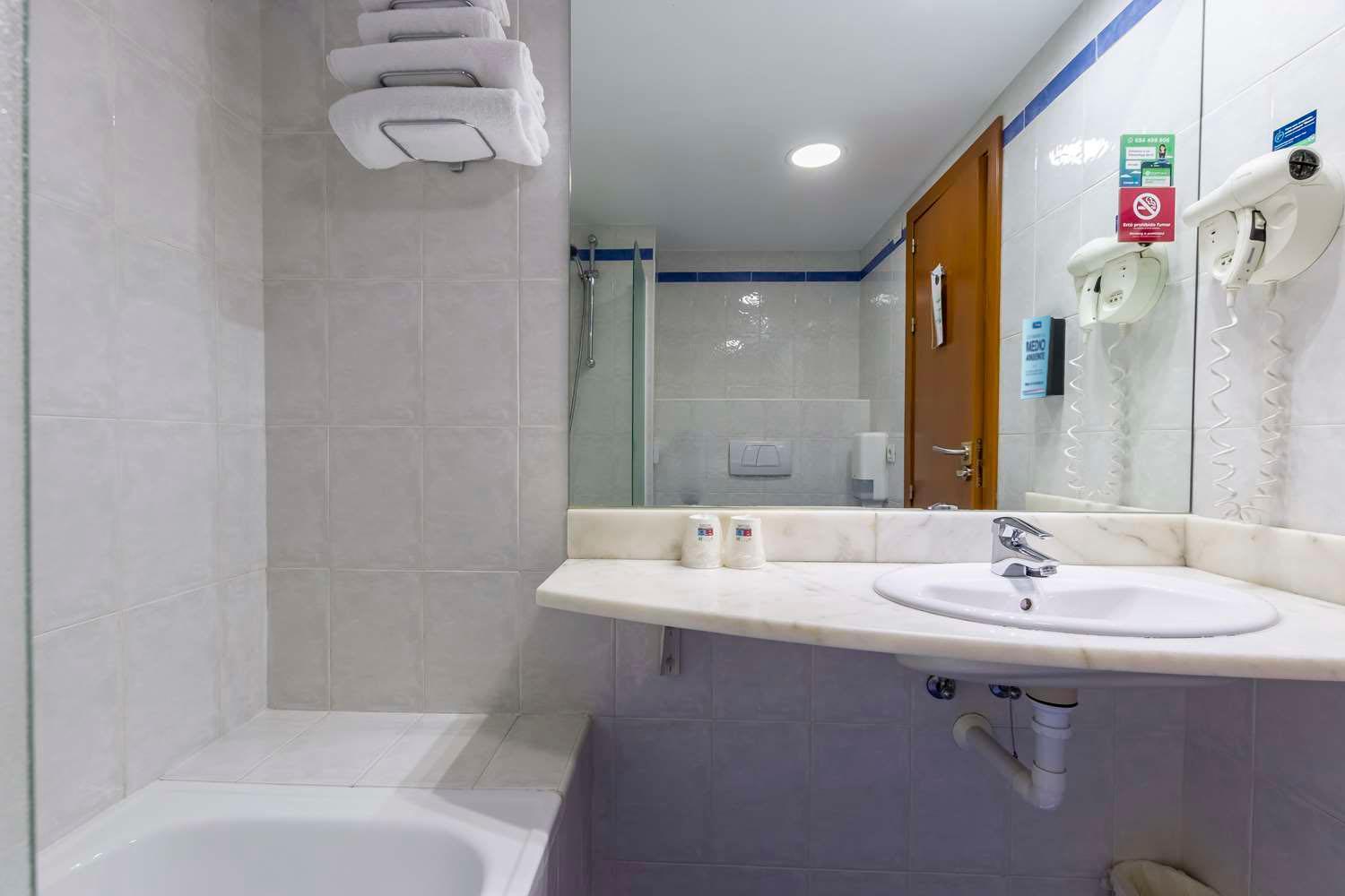 Travelodge Madrid Alcalá de Henares Екстериор снимка
