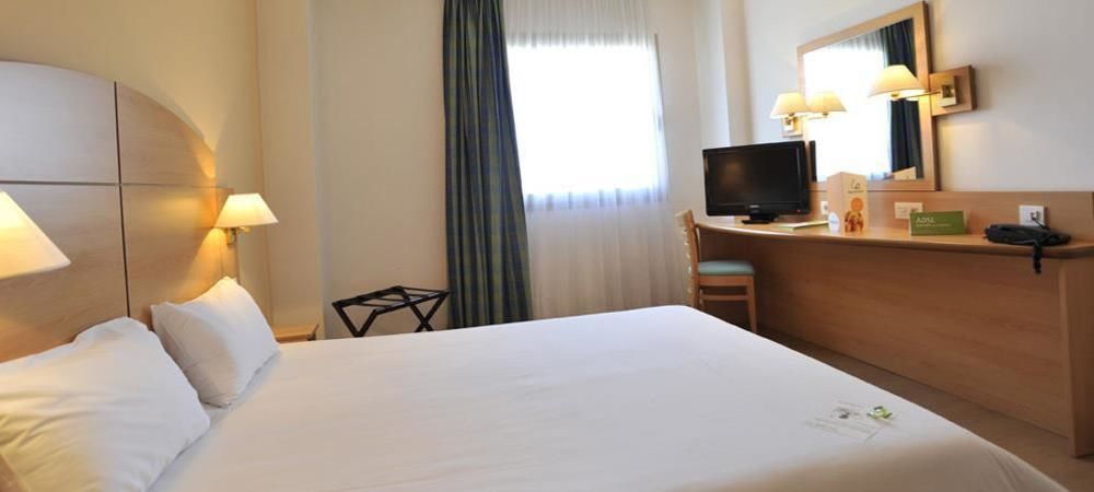 Travelodge Madrid Alcalá de Henares Екстериор снимка